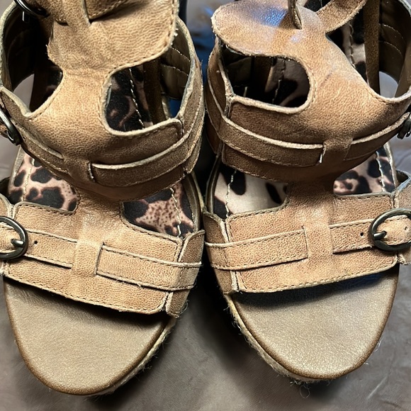 New without box 7.5 leather wedges - Picture 9 of 9